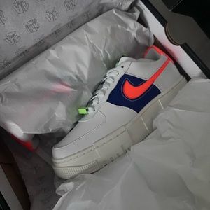 NIB NIKE AIR FORCE 1 PIXEL WOMENS SIZE 7